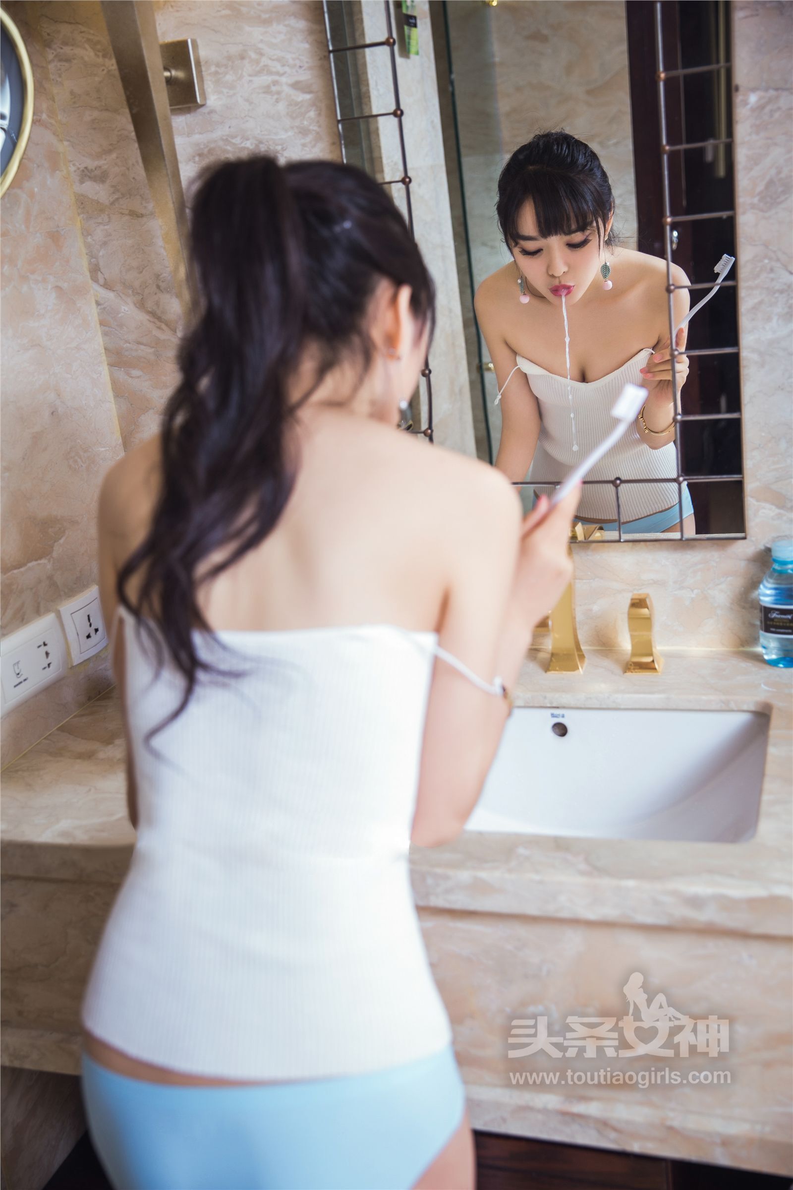 [Toutiaogirls头条女神]2017-07-29 酸酸甜甜就是我 周熙妍